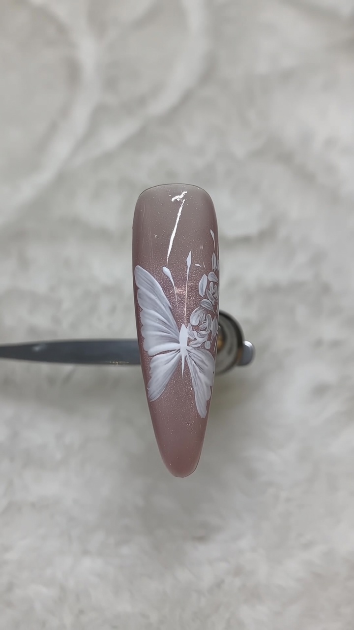 Tutorial de Uñas: Mariposa y Rosas Pintadas a Mano