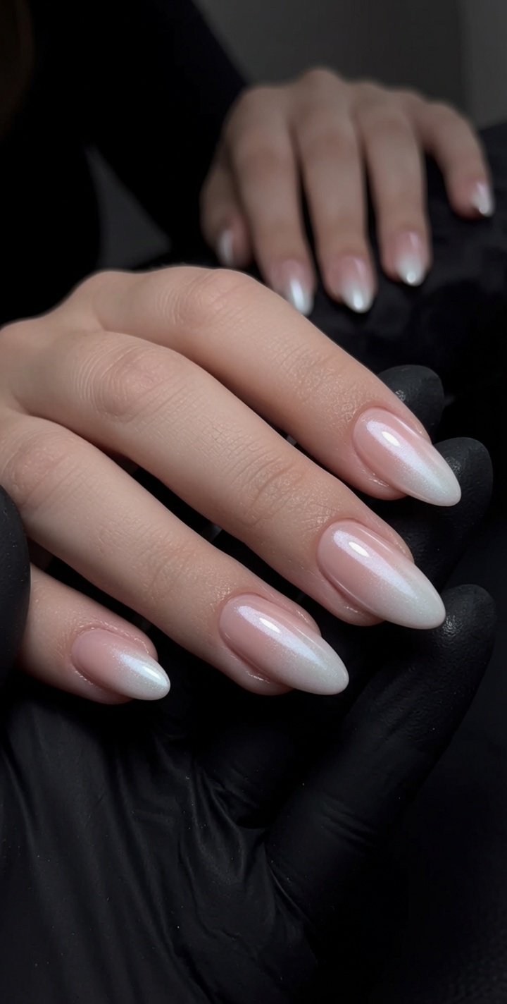 Tutorial de Uñas Efecto Perla Degradado Estilo Hailey Bieber