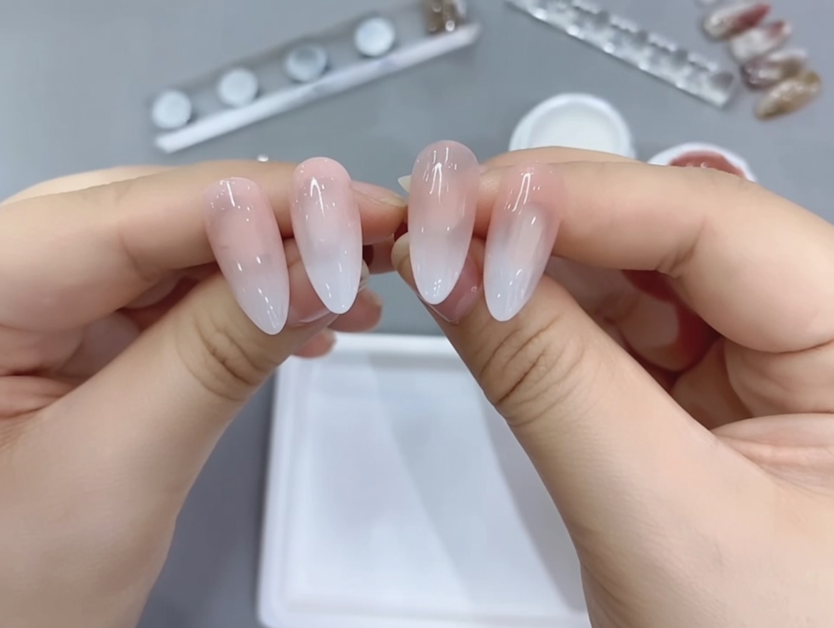 Uñas de Gel Ombré en Nude y Blanco — Tutorial Paso a Paso para Principiantes