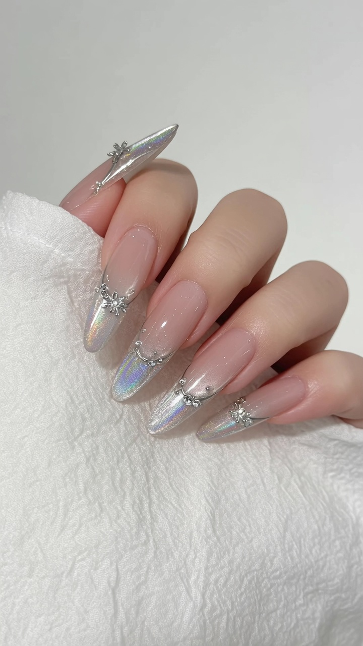 Uñas Francesas con Efecto Aurora Cromado y Cat-Eye — Tutorial Elegante de Invierno