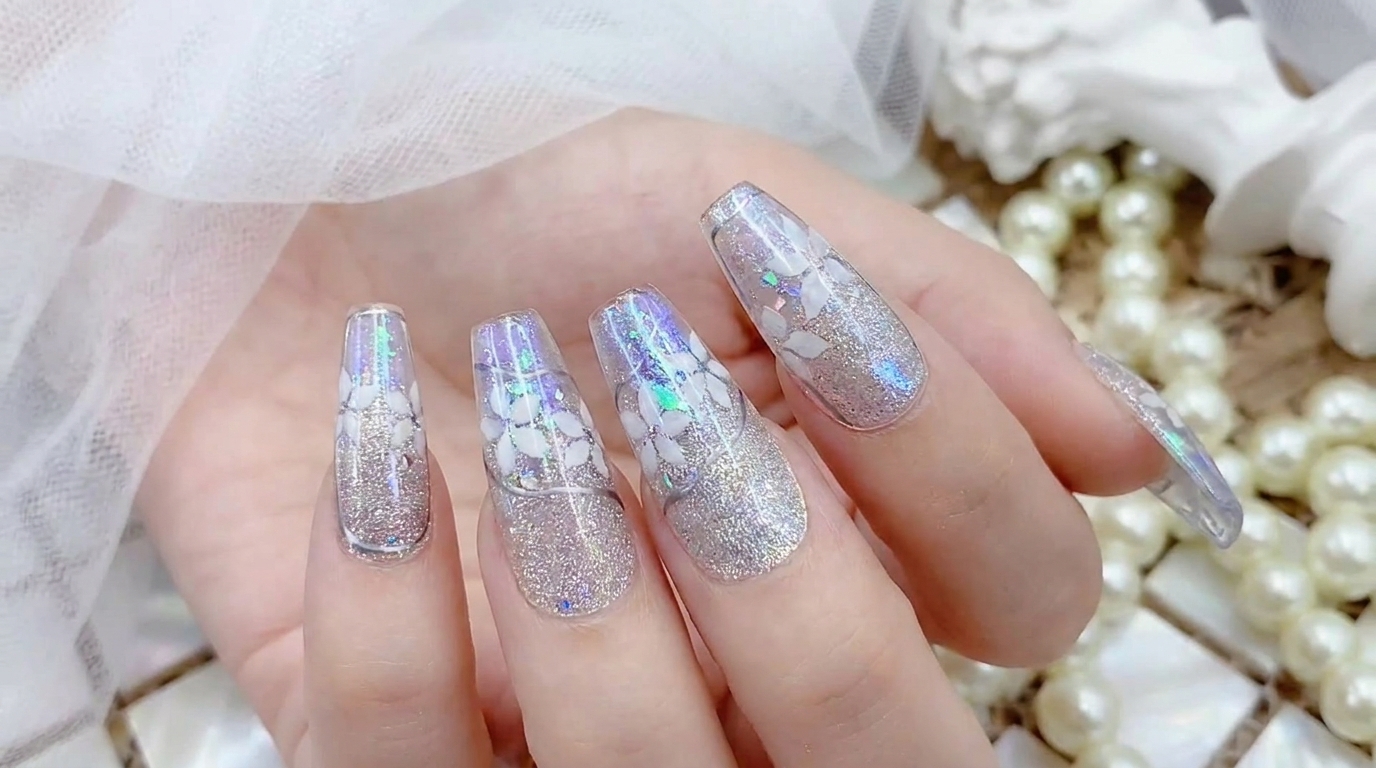 Uñas Silver Aurora con Flores — Tutorial Elegante Paso a Paso