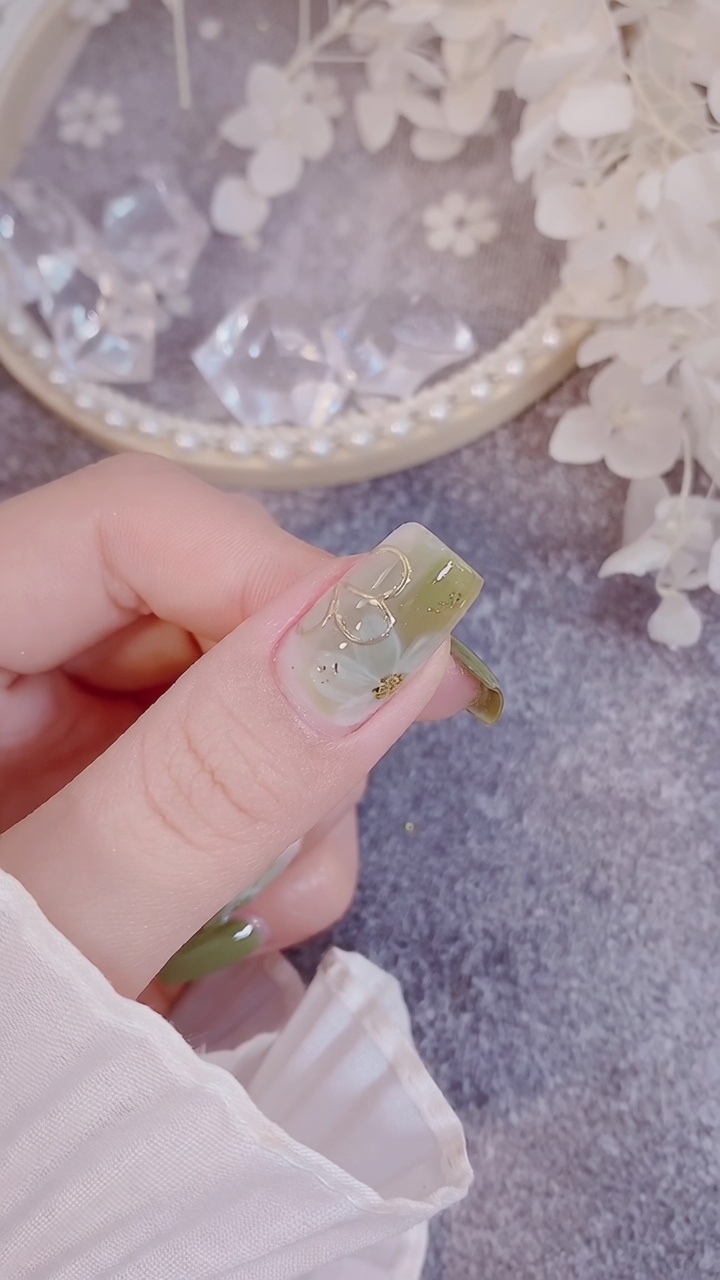 Arte de Uñas de Margaritas en Verde Lechoso — Tutorial de Gel Floral Elegante
