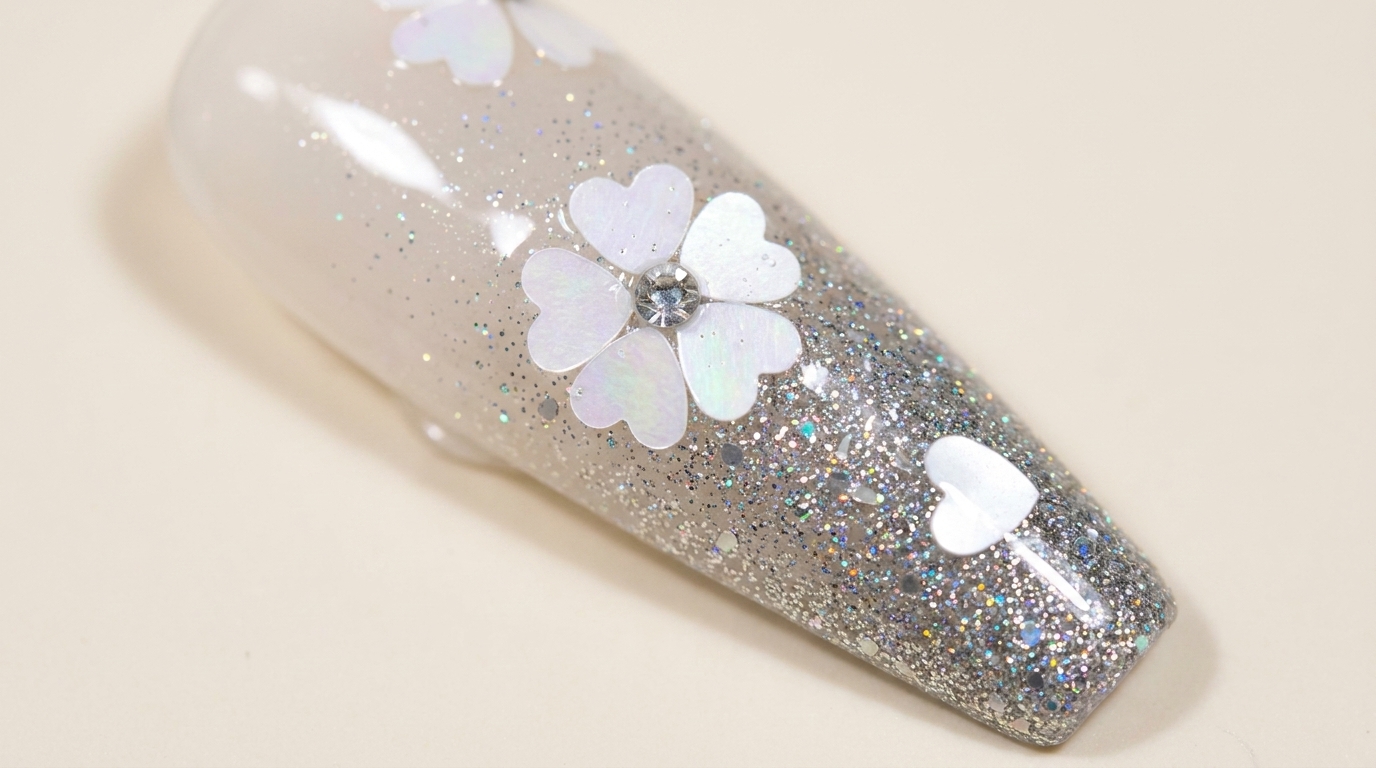 Uñas con Degradado de Brillo y Flores de Cerezo — Tutorial Floral Elegante