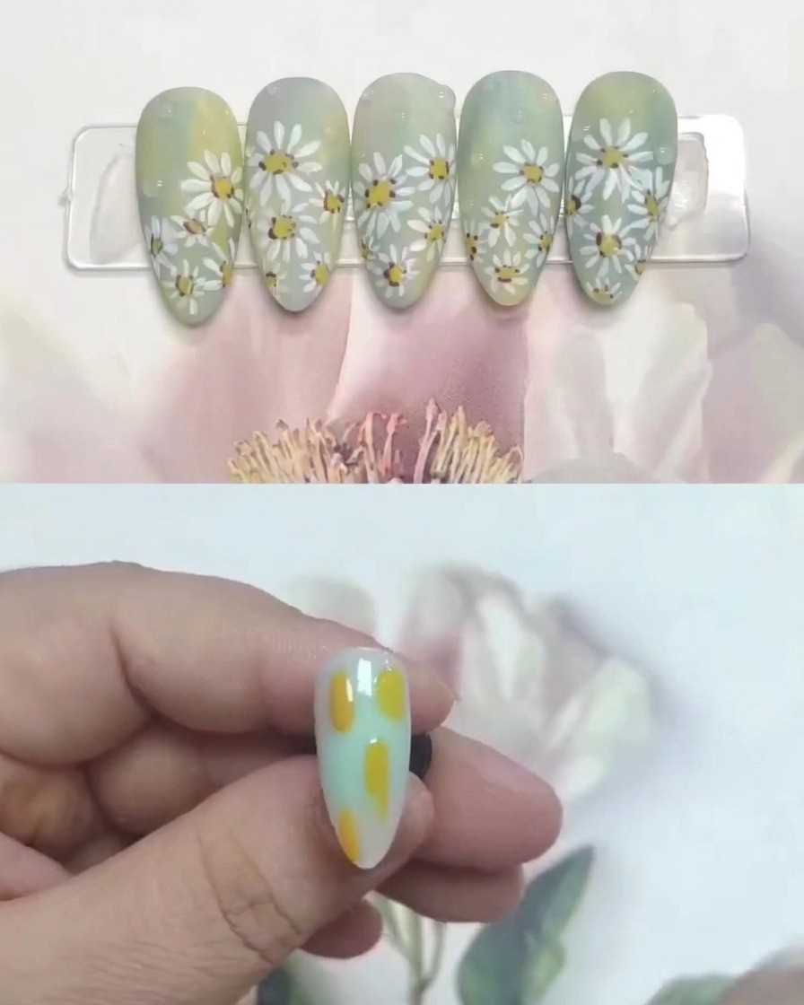 Un pincel fino colocando puntos de gel amarillo sobre el fondo difuminado para marcar la ubicación de las flores.