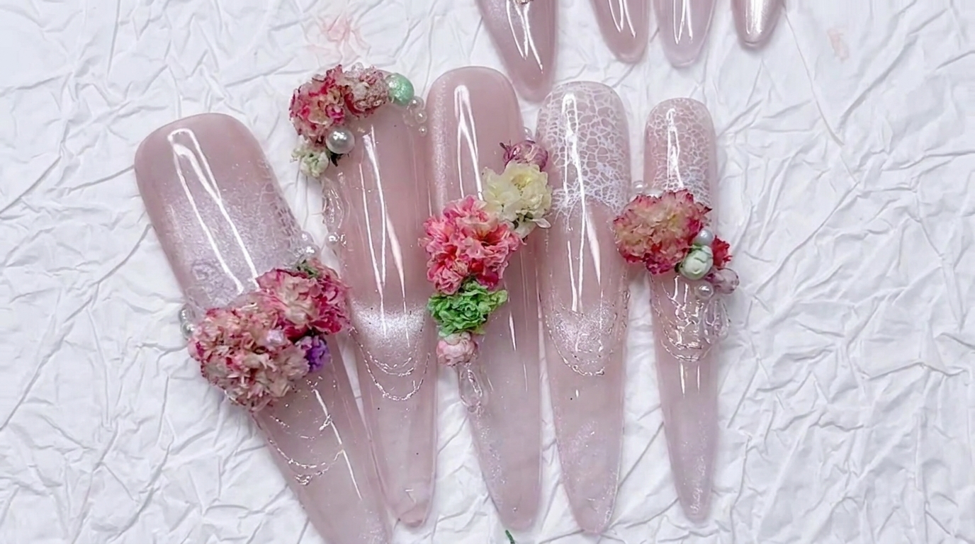 Uñas Ojo de Gato con Encaje y Flores 3D — Tutorial Elegante DIY