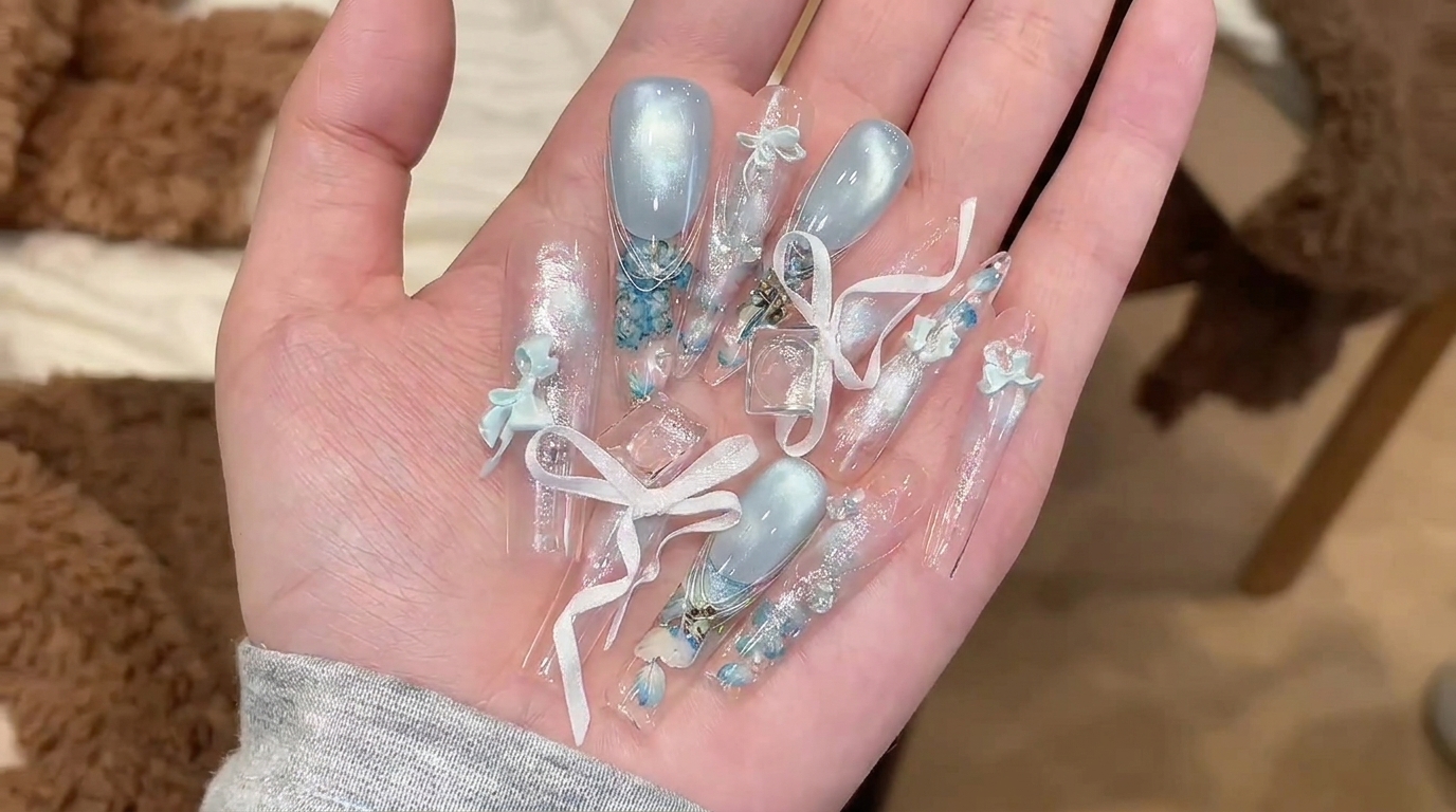 Uñas Stiletto en Azul Glaciar con Flores Secas — Tutorial