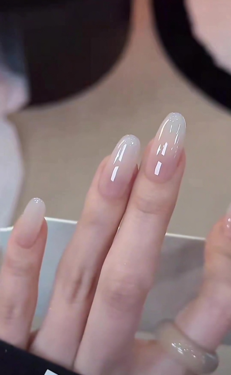 Uñas Degradadas Blanco Lechoso — Tutorial de Ombré Elegante