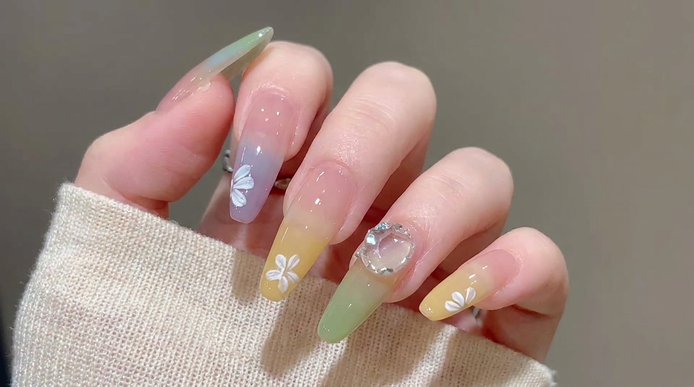 Uñas degradadas jelly con efecto ombre y arte floral — Tutorial paso a paso para primavera y verano