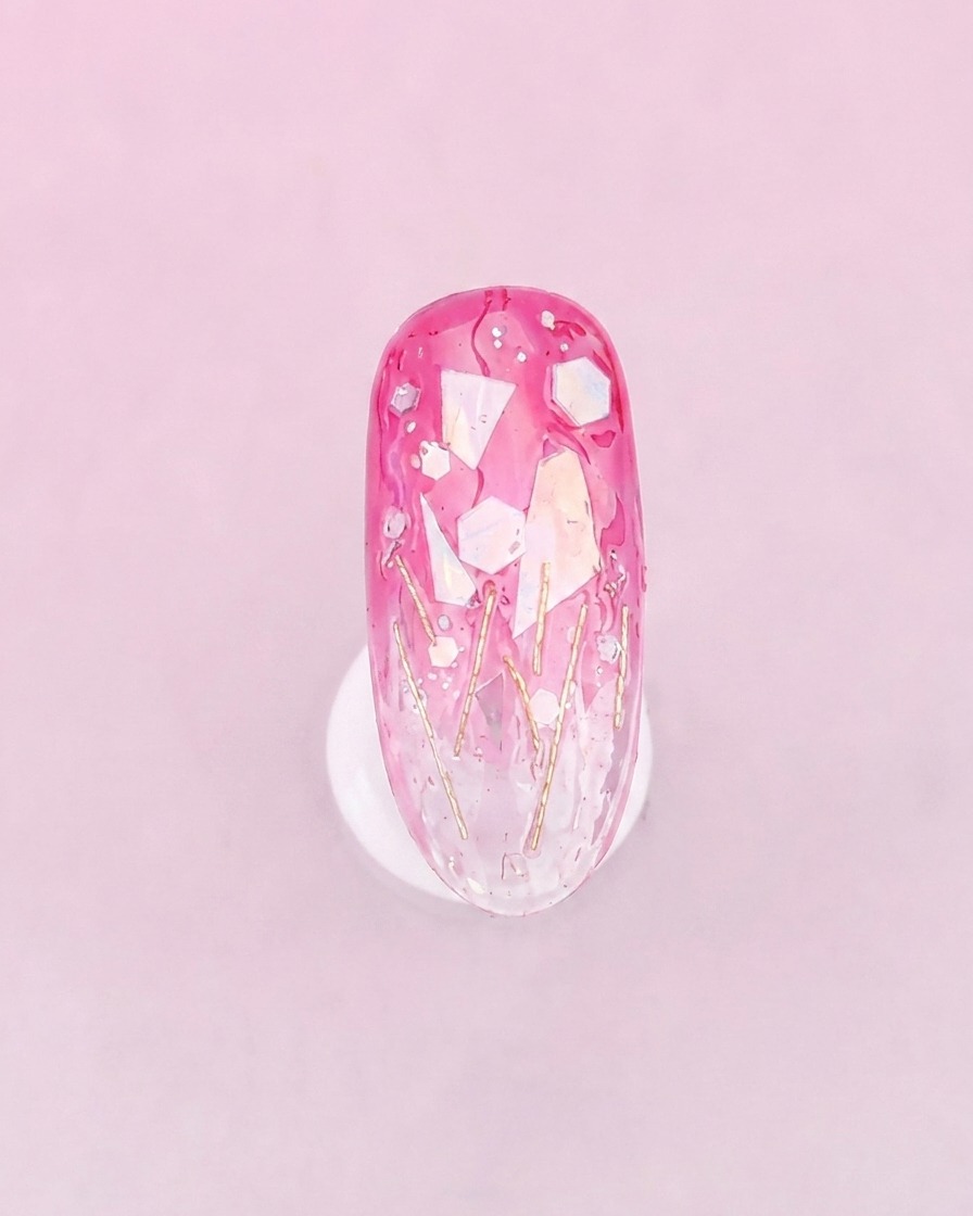 Aplicación de una capa protectora de gel sobre la decoración.