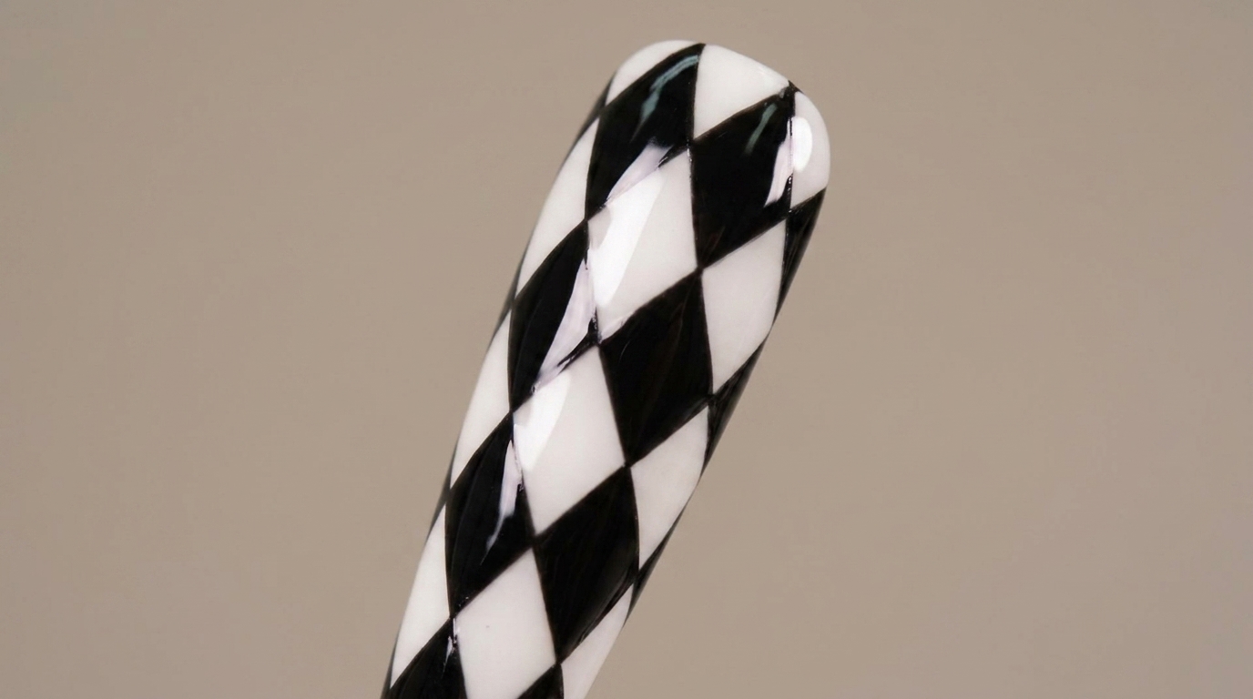 Diseño de Uñas con Patrón de Cuadros y Argyle en Negro y Beige — Tutorial Paso a Paso