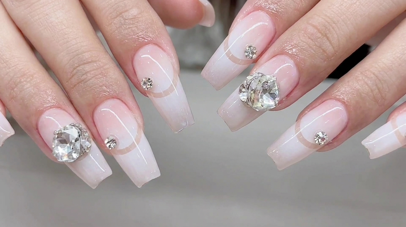 Uñas Degradadas con Francesa en Espacio Negativo y Pedrería — Tutorial Paso a Paso