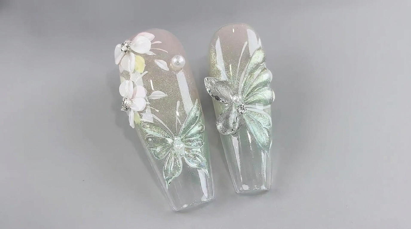 Uñas de Gel Estilo Hielo Transparente con Flores y Mariposas y Efecto Ojo de Gato — Tutorial Paso a Paso