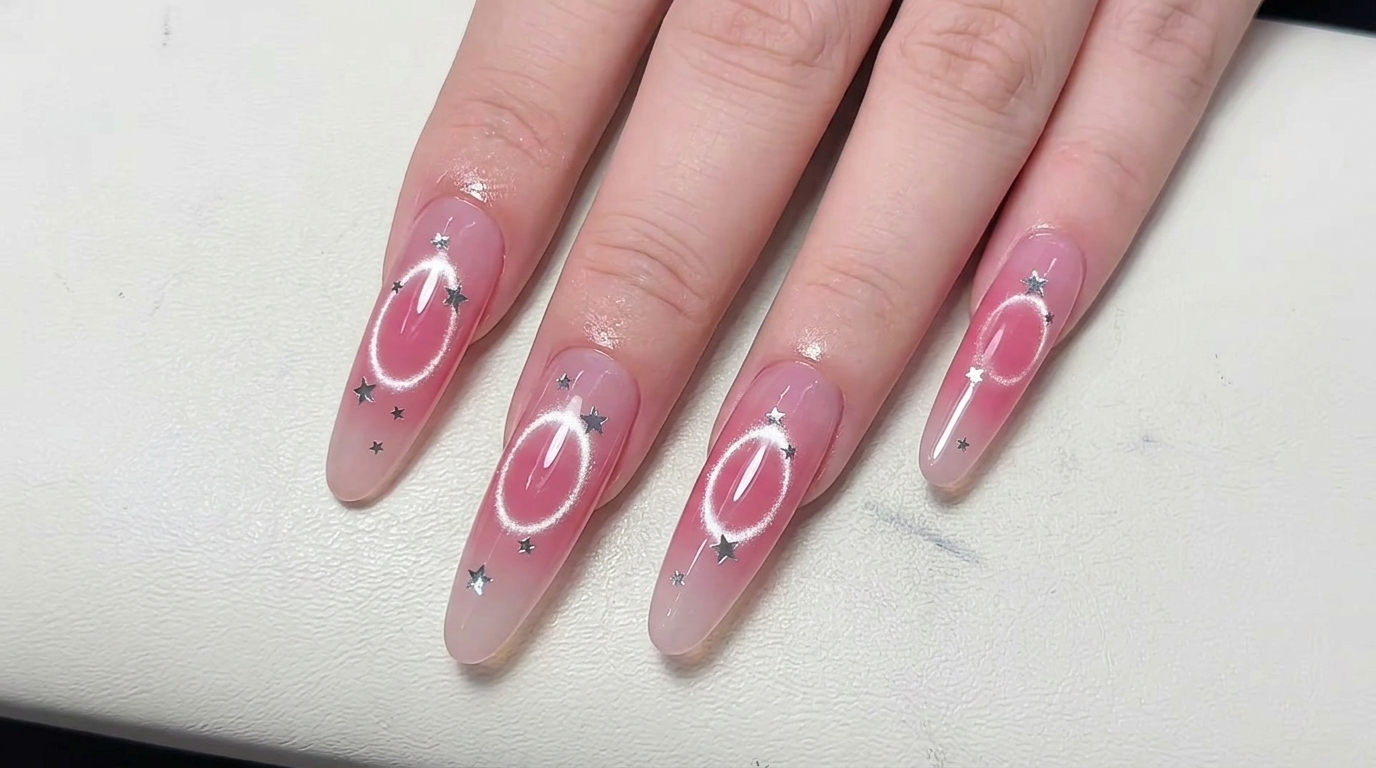 Uñas Blush Rosadas con Efecto Ojo de Gato Hueco y Estrellas de Plata — Tutorial Paso a Paso