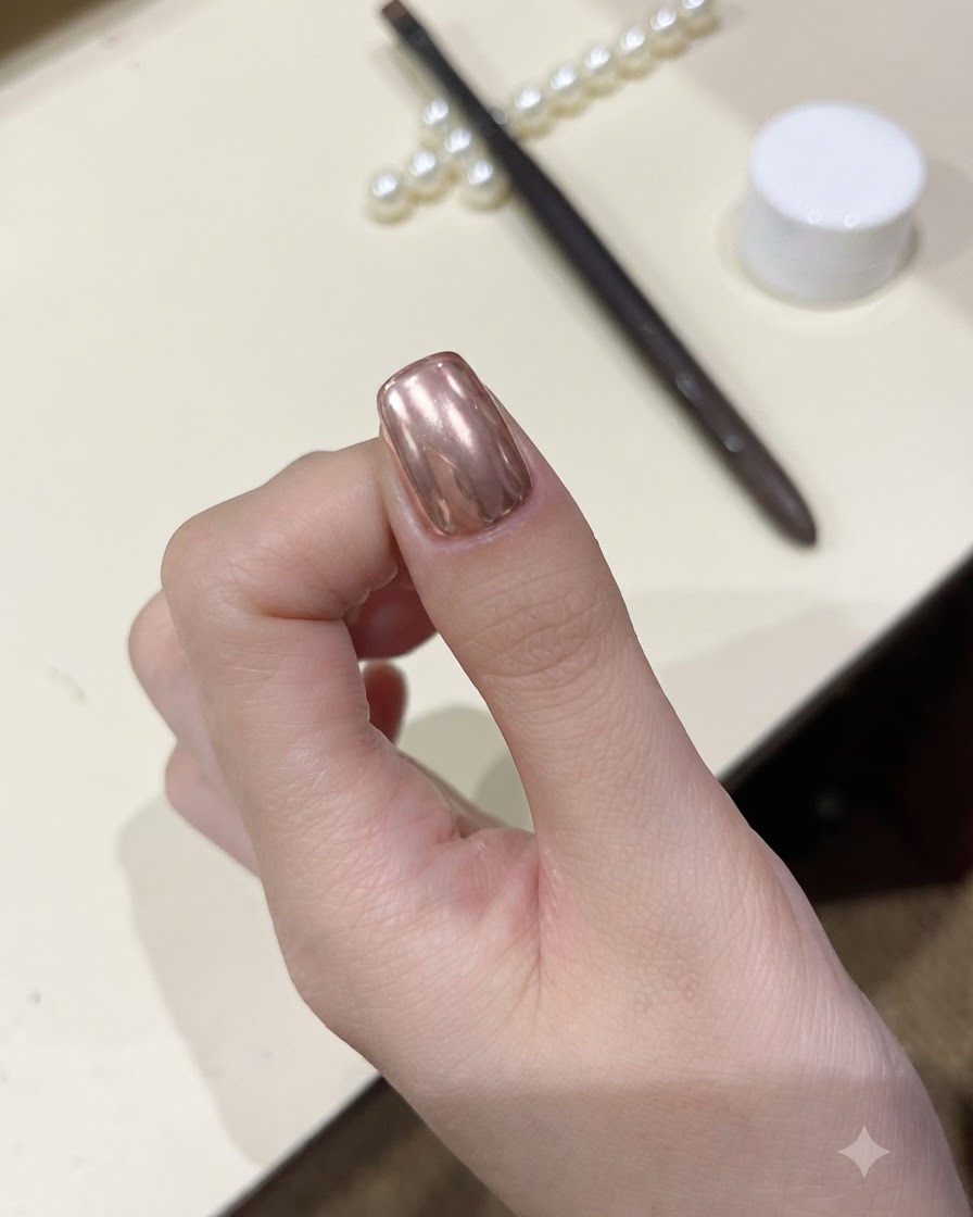 Un pulgar brillante completado que muestra un patrón distintivo de orbe magnético de ojo de gato.