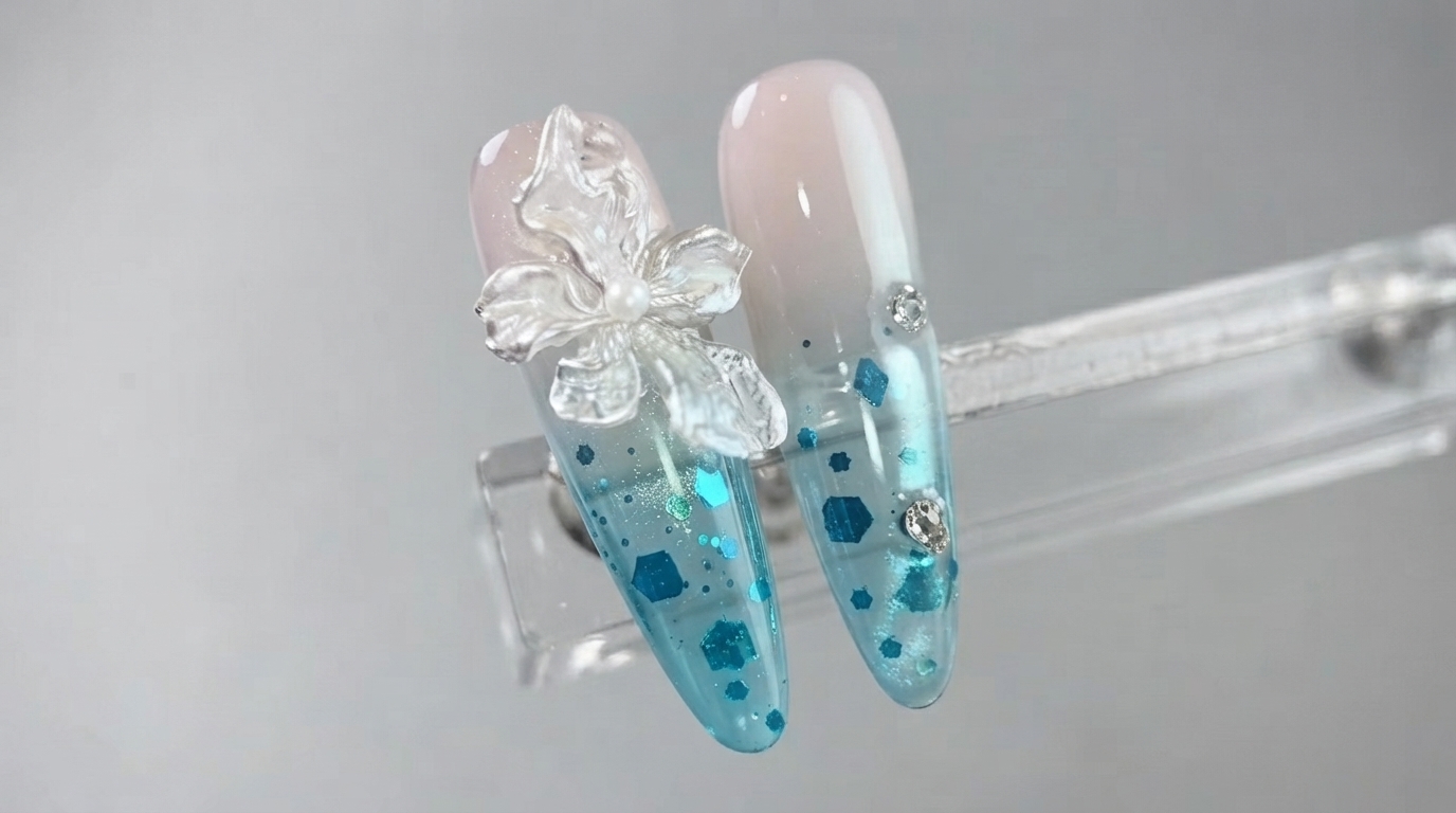 Diseño de Uñas de Cristal Azul Degradado con Flores — Tutorial Paso a Paso
