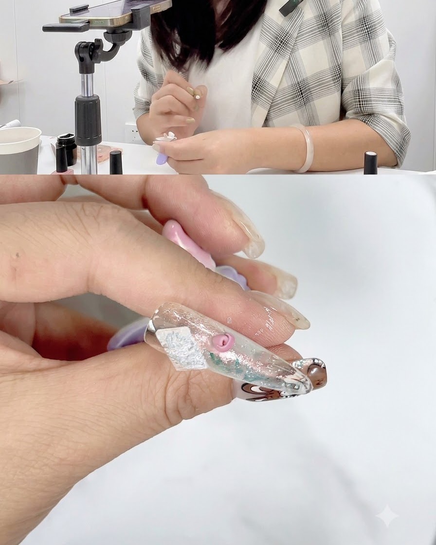 Primer plano de una uña con pétalos de rosa parcialmente completados curándose bajo una lámpara de uñas.