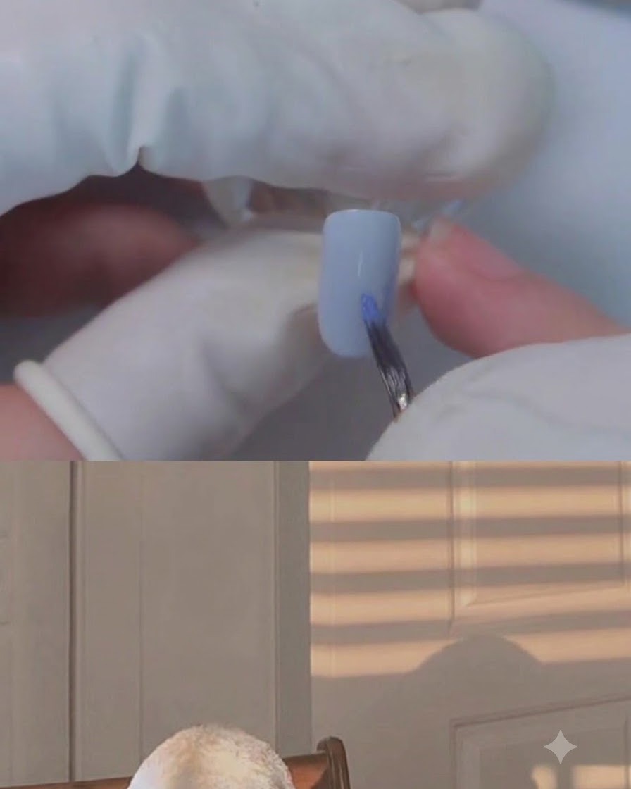 Un pincel fino aplicando color sobre la uña del meñique con gel blooming.