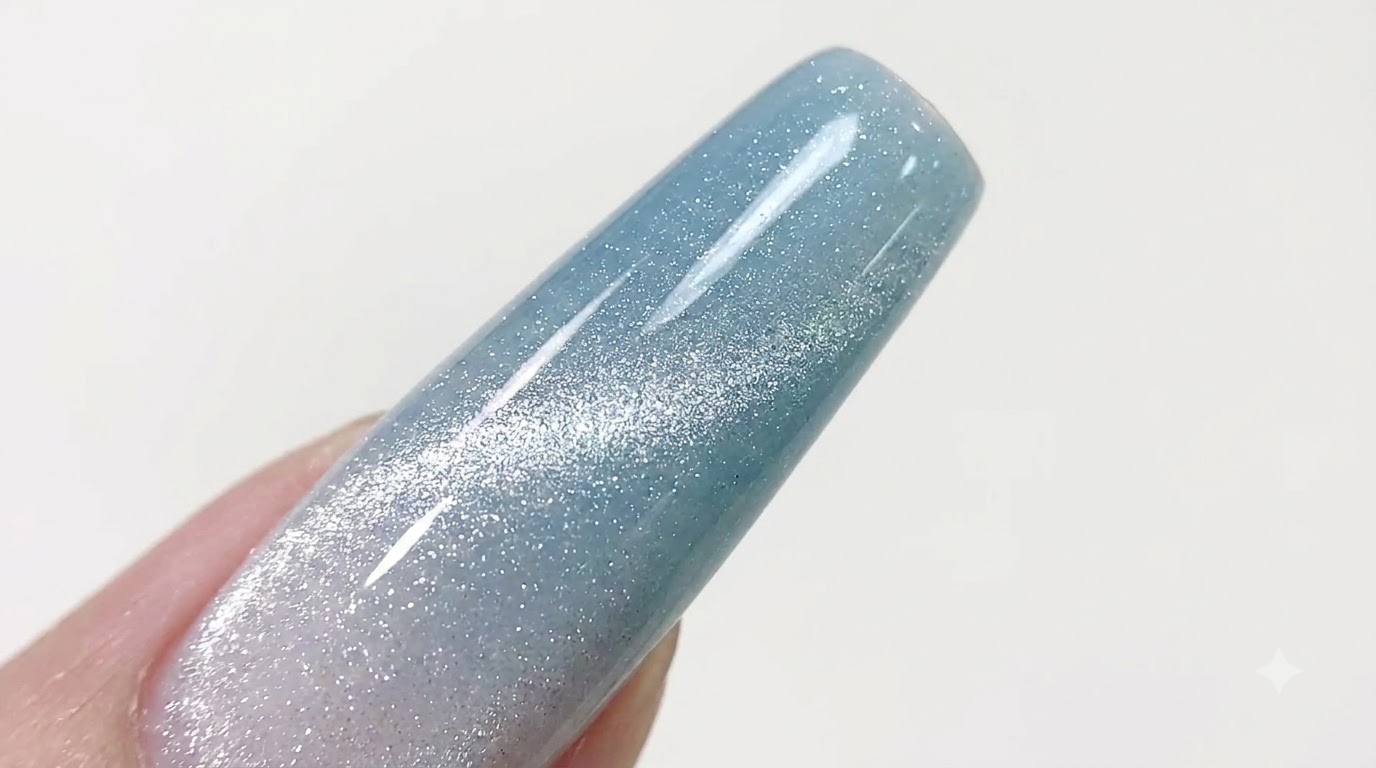 Uñas Degradadas Azul Hielo y Ojo de Gato Plateado — Tutorial Paso a Paso