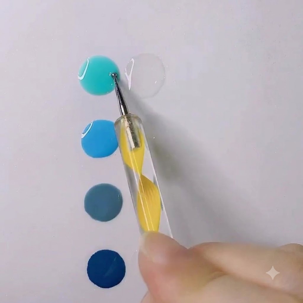 Un puntero mezclando una gota de gel azul agua brillante en una gota de gel transparente sobre una superficie blanca.